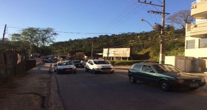 AV. 1 DE MAIO - EM FRENTE AO SENAI - SENTIDO CENTRO